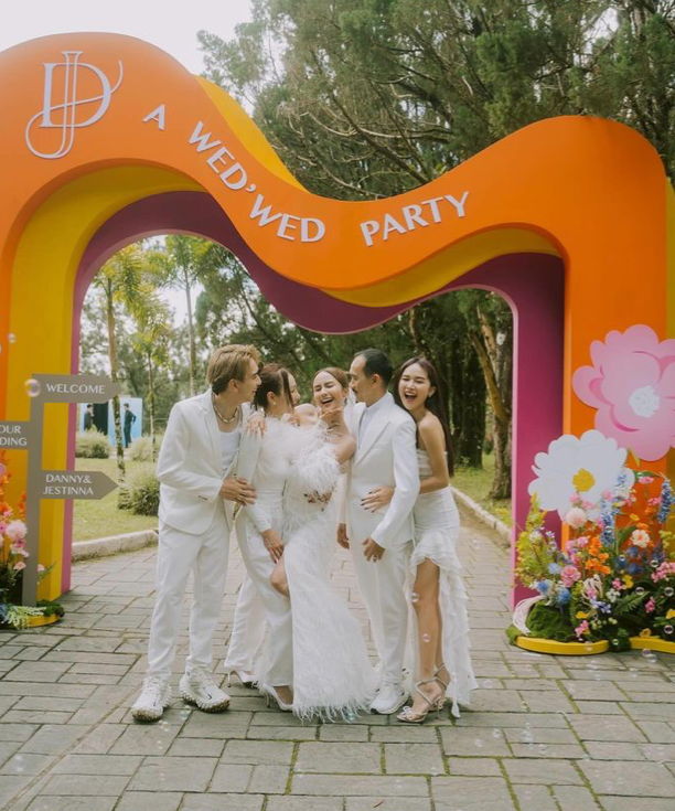 A Modern Splash of Love: Danny and Jestinna's Colorful and Enchanting Wedding Wonderland